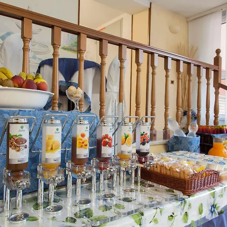 Nella Готель Ла-Спеція