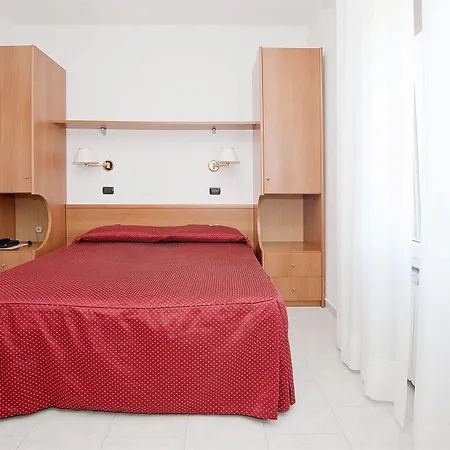 Hotel Nella 3*