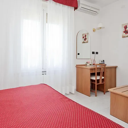 Hotel Nella 3*