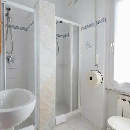 内拉酒店 斯培西亚