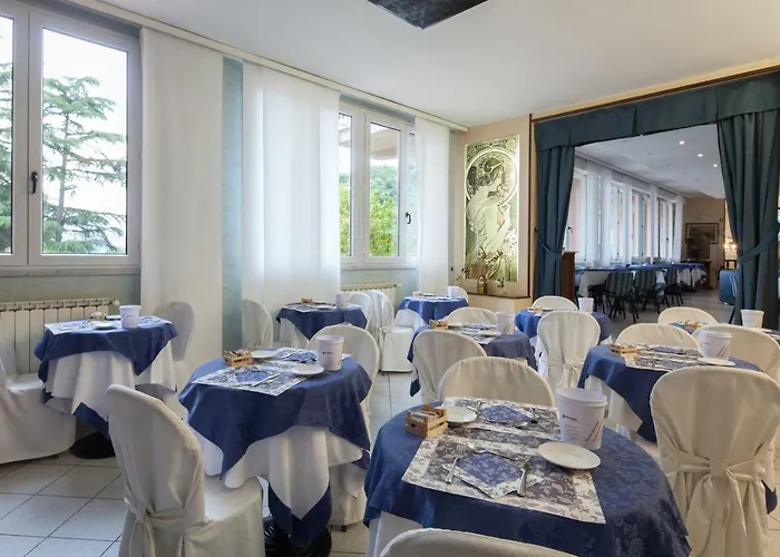 内拉酒店 斯培西亚