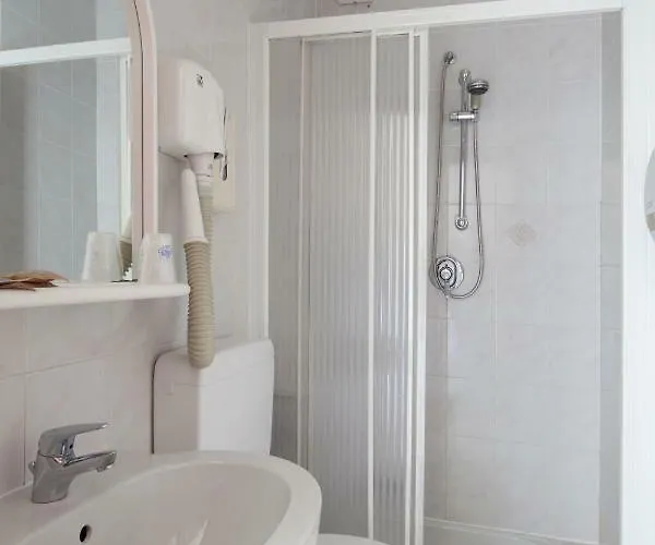 内拉酒店 斯培西亚